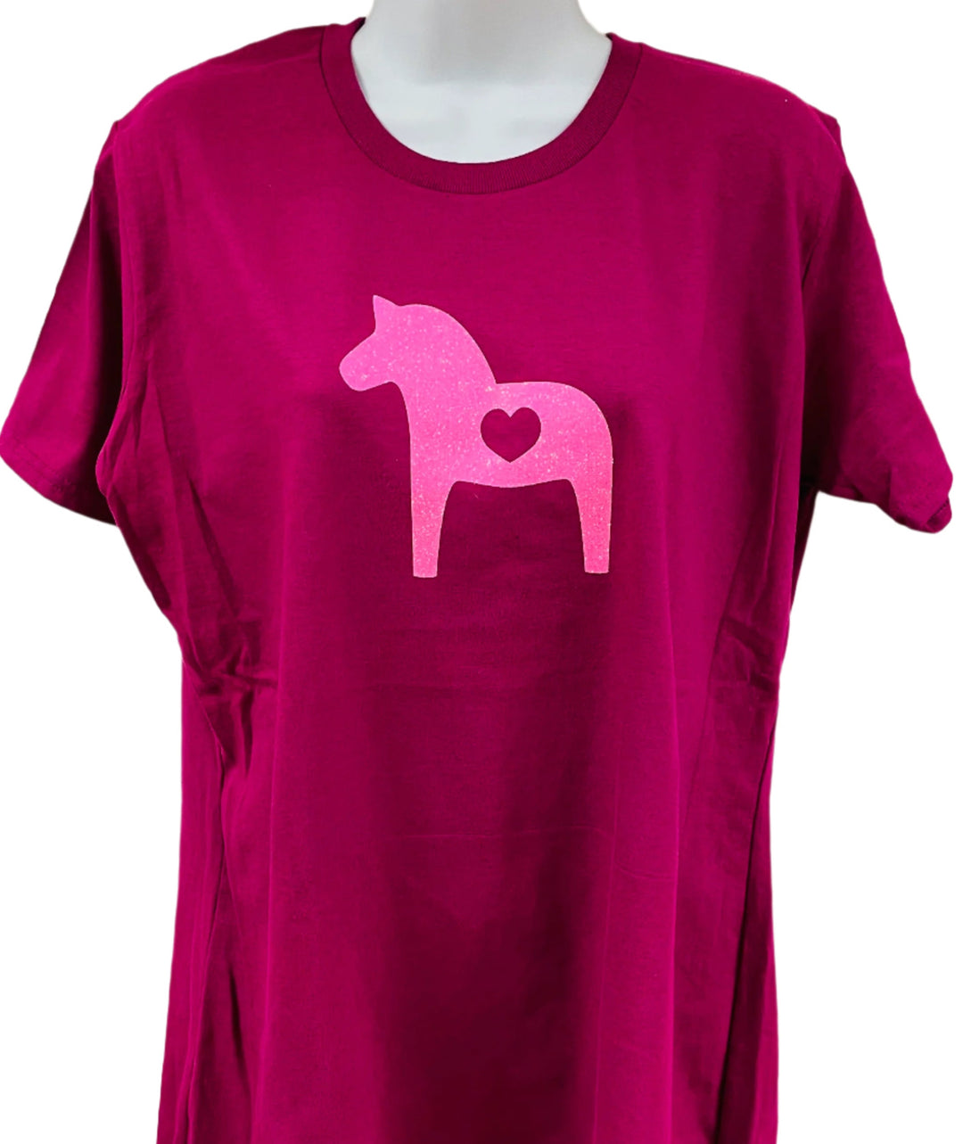 Dala Horse on Raspberry Ladies T-shirt