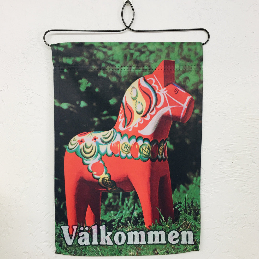 Välkommen Dala horse garden flag