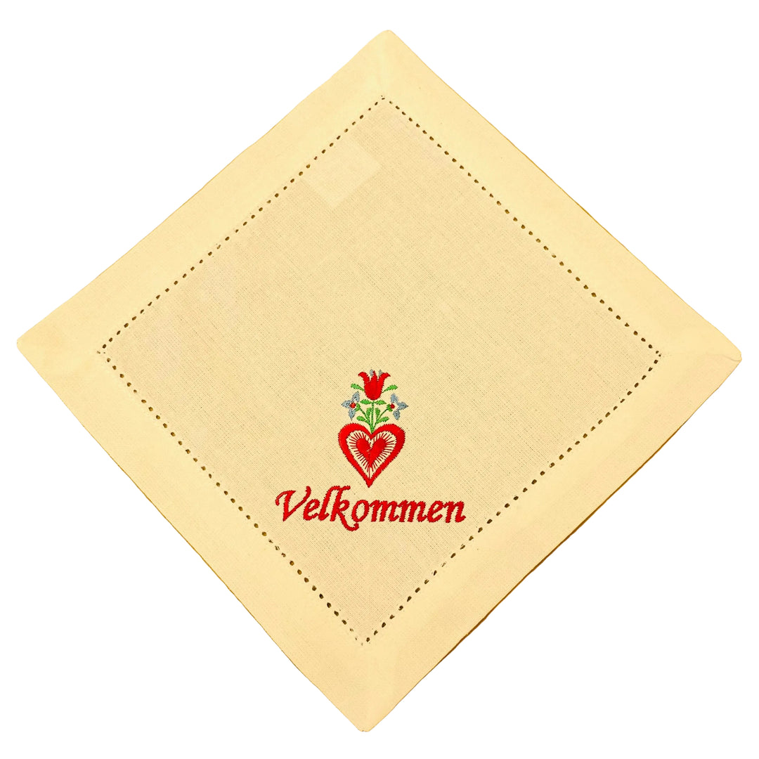 Small Square Doily Embroidered Velkommen Heart