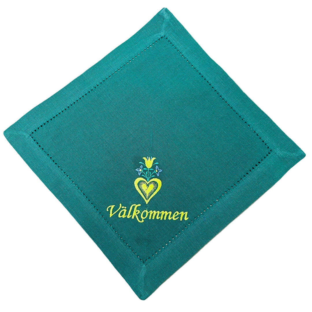 Small Square Doily Embroidered Välkommen Heart
