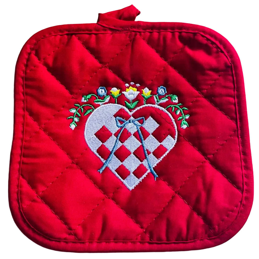 Pot holder - Heart Basket on red