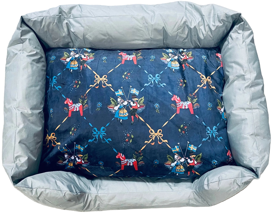 Oxford Cloth Padded Pet Bed with Dala Horses & Dancers
