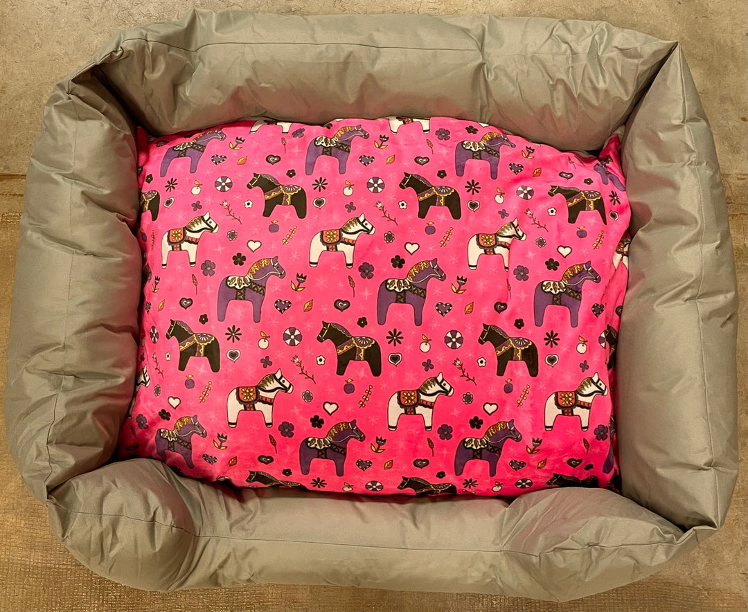 Oxford Cloth Padded Pet Bed with Dala Horses on Hot Pink