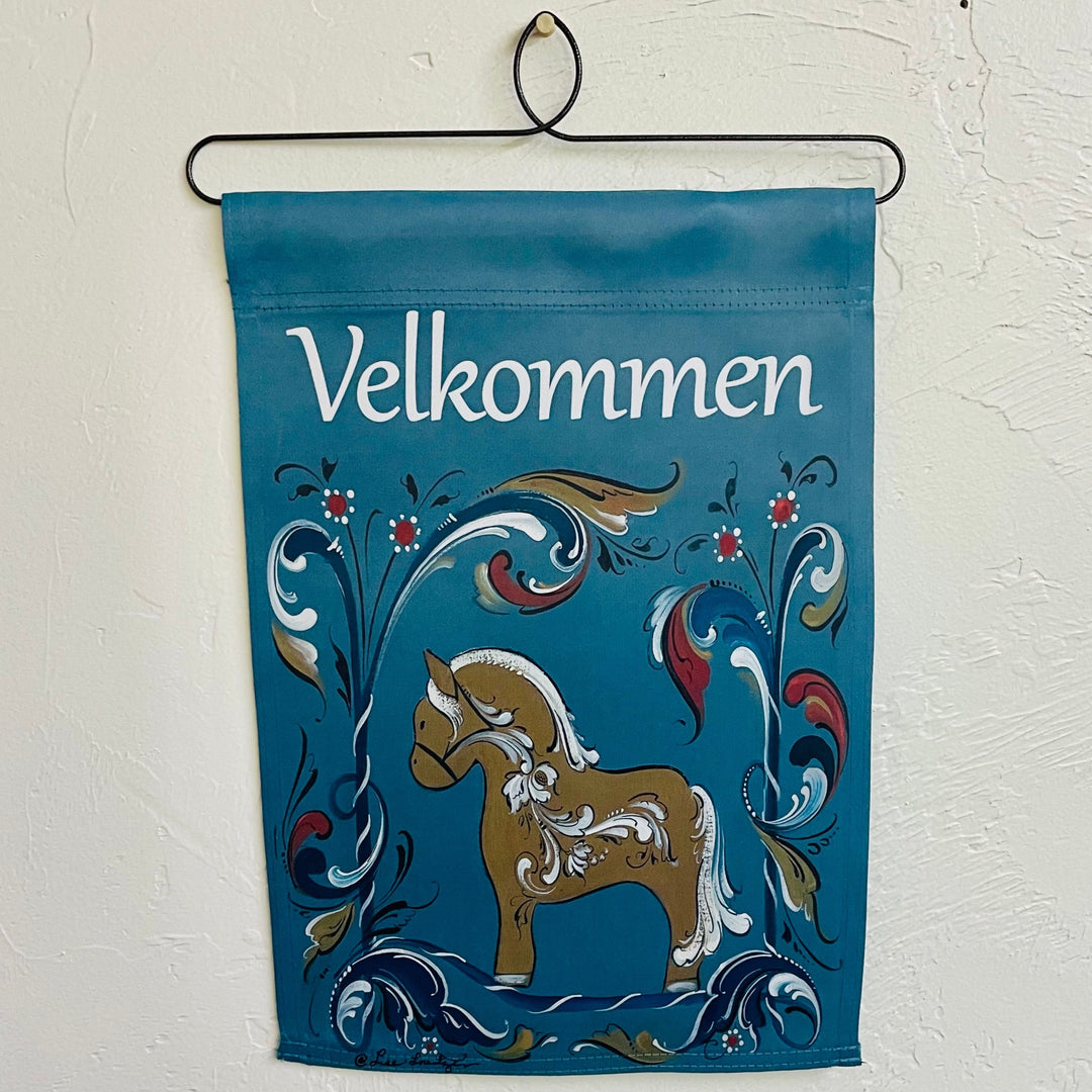 Lise Lorentzen Velkommen Rosemaling fjord horse garden flag