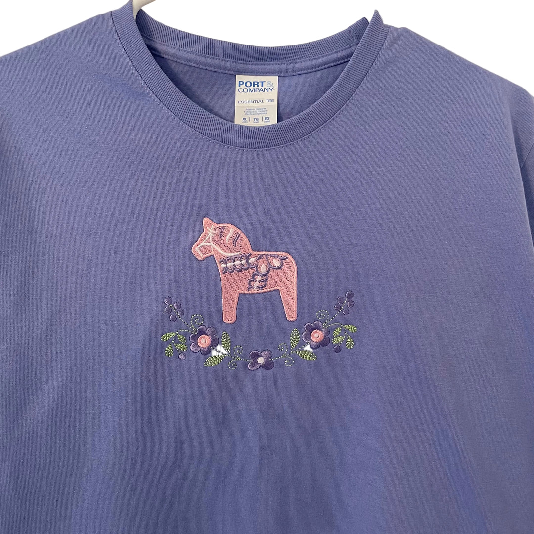 Dala Horse & Flowers on Violet T-shirt