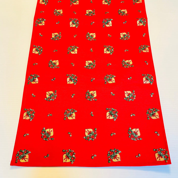 Lingonberry Hearts Table Runner