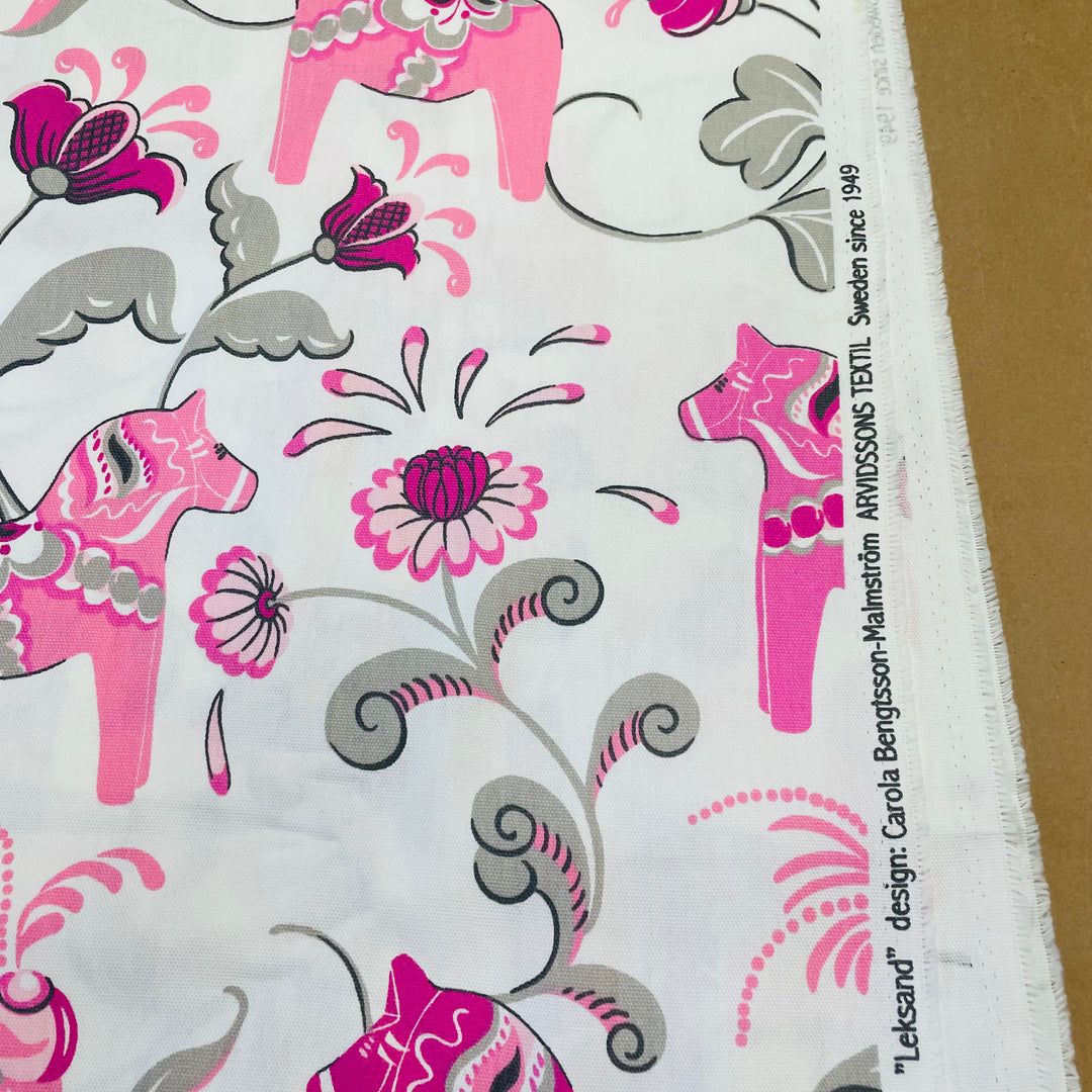 Swedish fabric - White w/ Pink Dala horses & kurbits