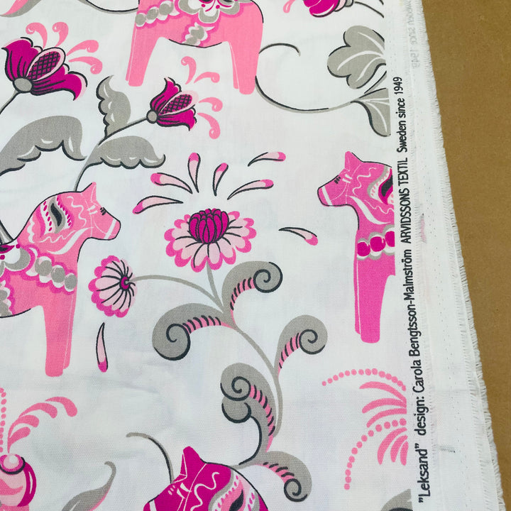 Swedish fabric - White w/ Pink Dala horses & kurbits