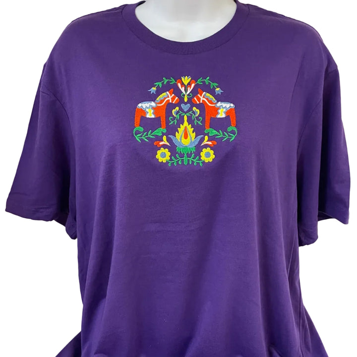 Dala Horse & Flowers on Purple T-shirt