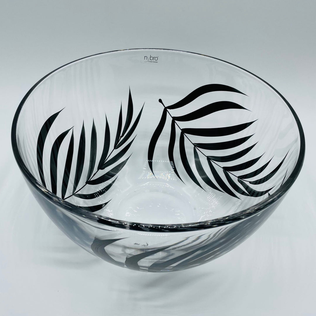 Nybro Leafs glass bowl - Black