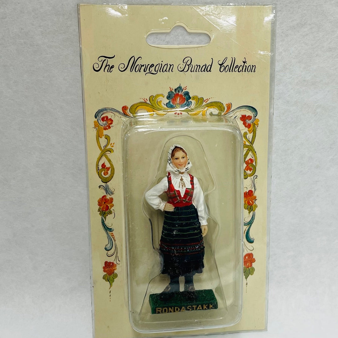 Norwegian Bunad Magnet - Rondastakk Lady