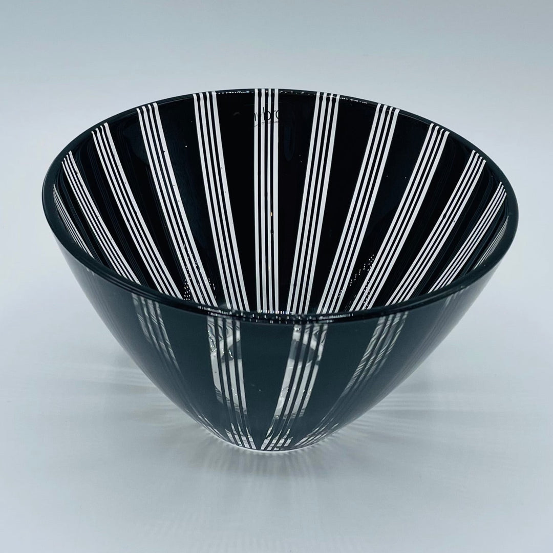 Nybro Jazz glass bowl - Black