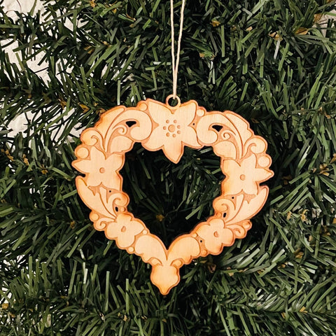 Baltic birch ornament - Heart with flowers and rosemaling