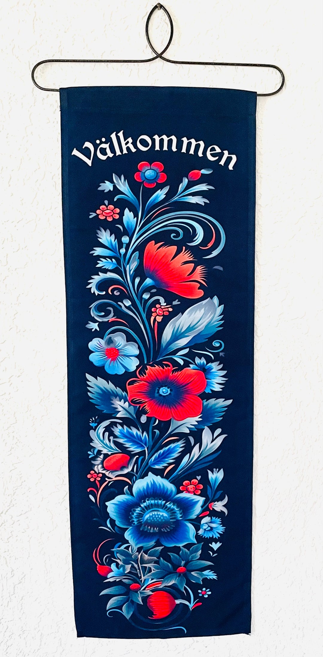 Välkommen Blue Folk Art Wall Hanging