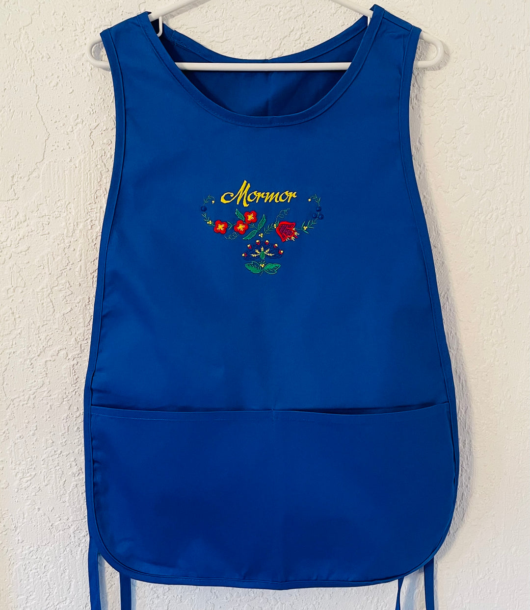 Smock style Apron - Embroidered Mormor