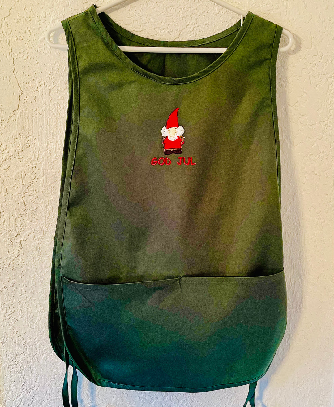 Smock style Apron - Embroidered God Jul gnome on green