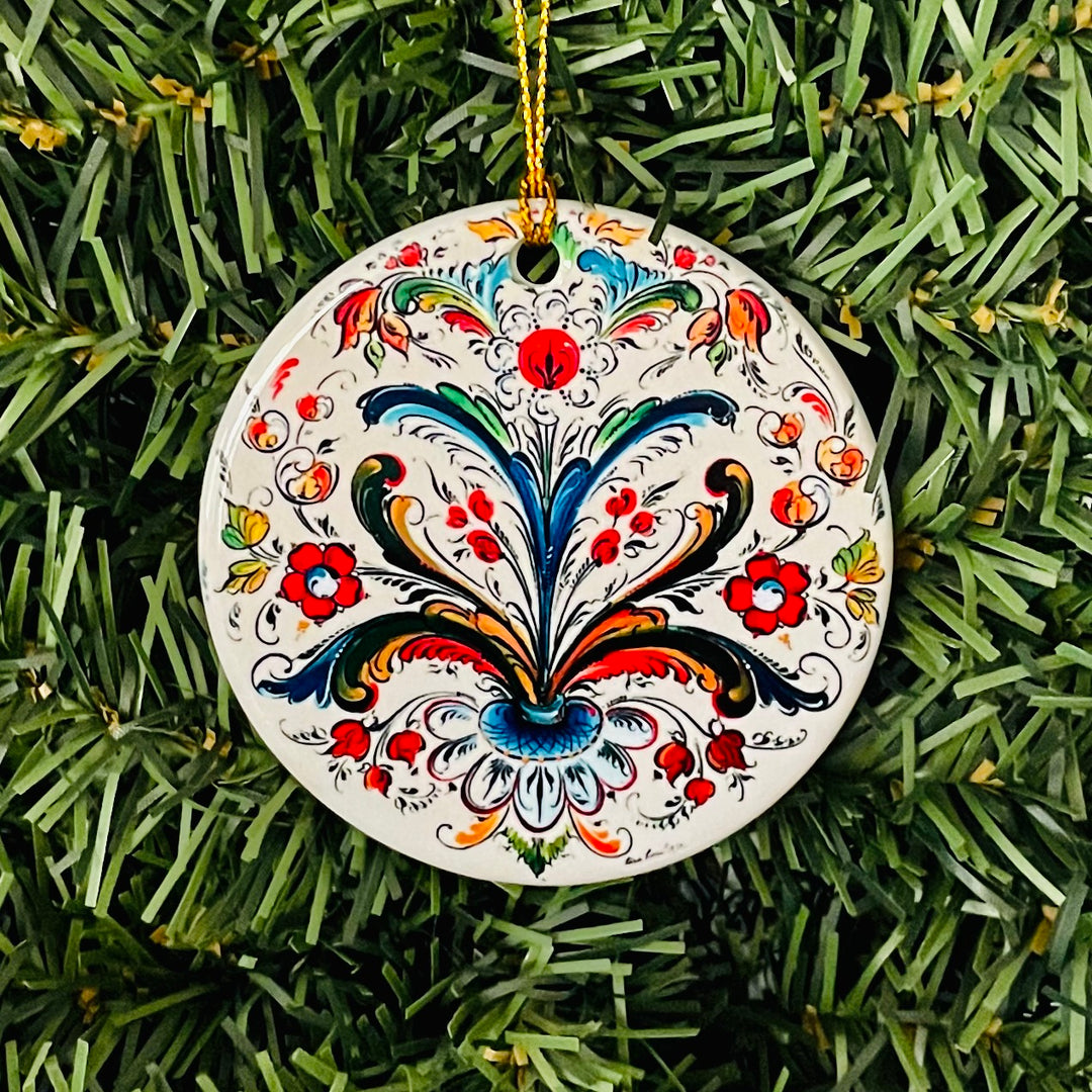 Ceramic ornament, Lise Lorentzen off white rosemaling