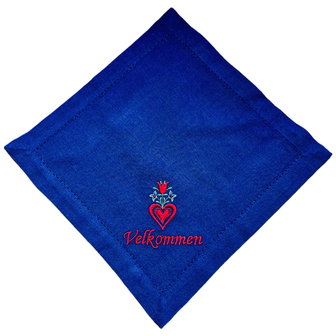 Small Square Doily Embroidered Velkommen Heart