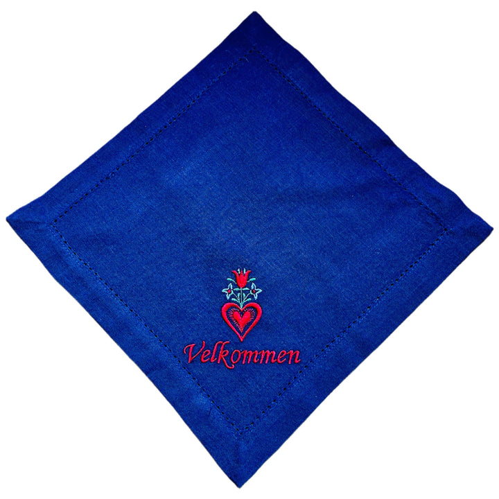 Small Square Doily Embroidered Velkommen Heart