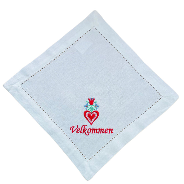 Small Square Doily Embroidered Velkommen Heart