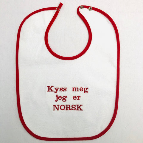 Baby Bib, Kyss meg jeg er Norsk on Red