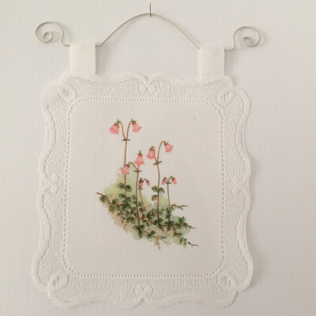 Lace Wall Hanging - Linnea