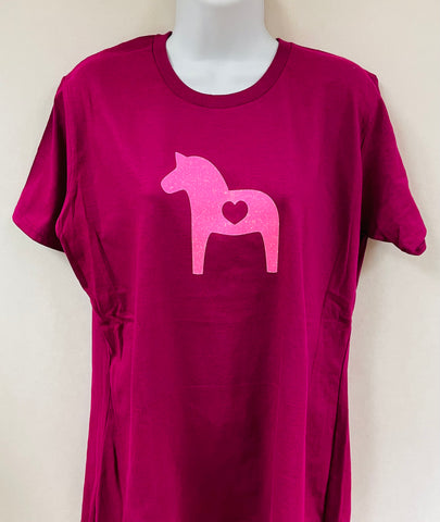 Dala Horse on Raspberry Ladies T-shirt
