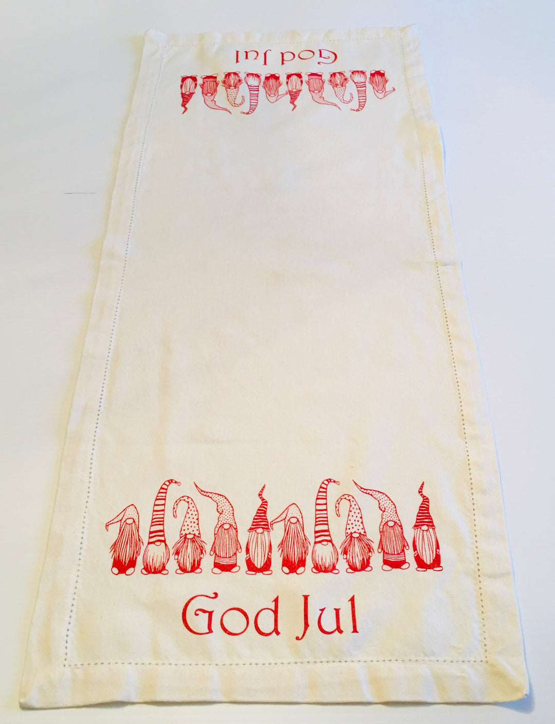 God Jul Gnomes on Cream 52" Runner