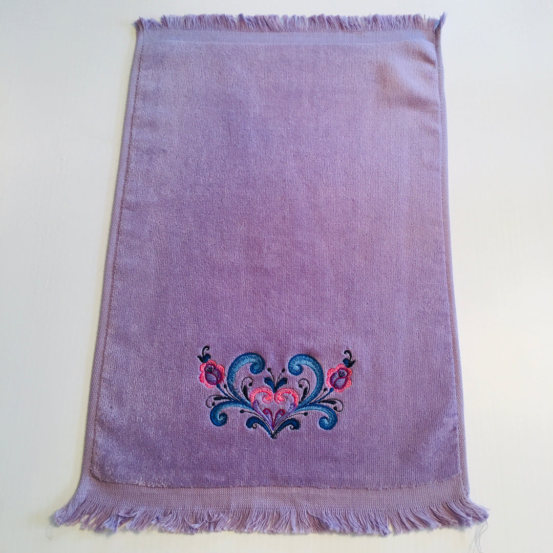 Finger tip towel - Rosemaling Heart