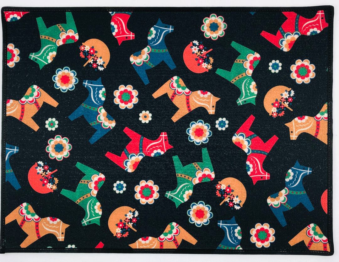 Dala horse and Flowers black rug