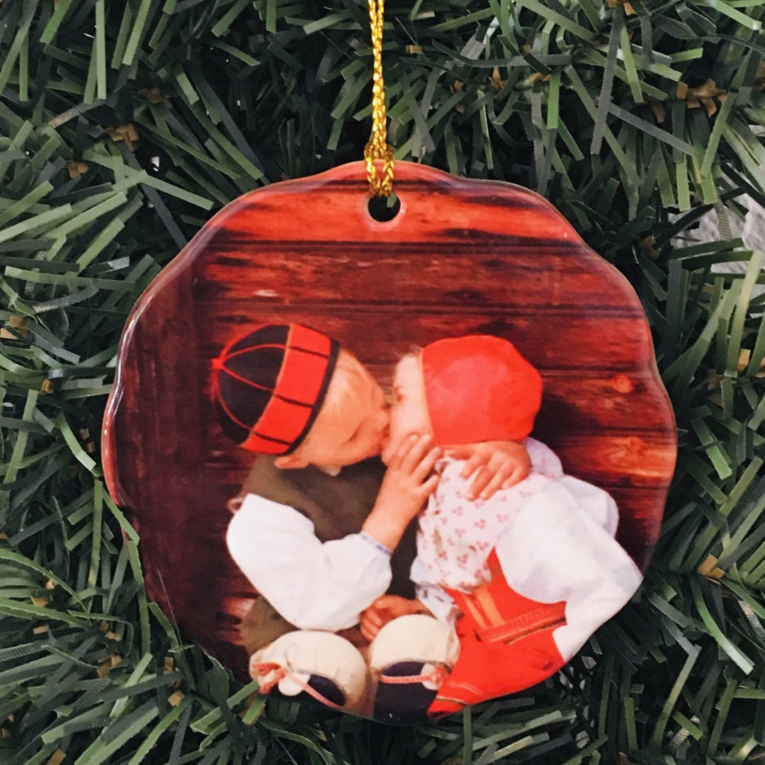 Ceramic Ornament, Kissing Dalarna Kids