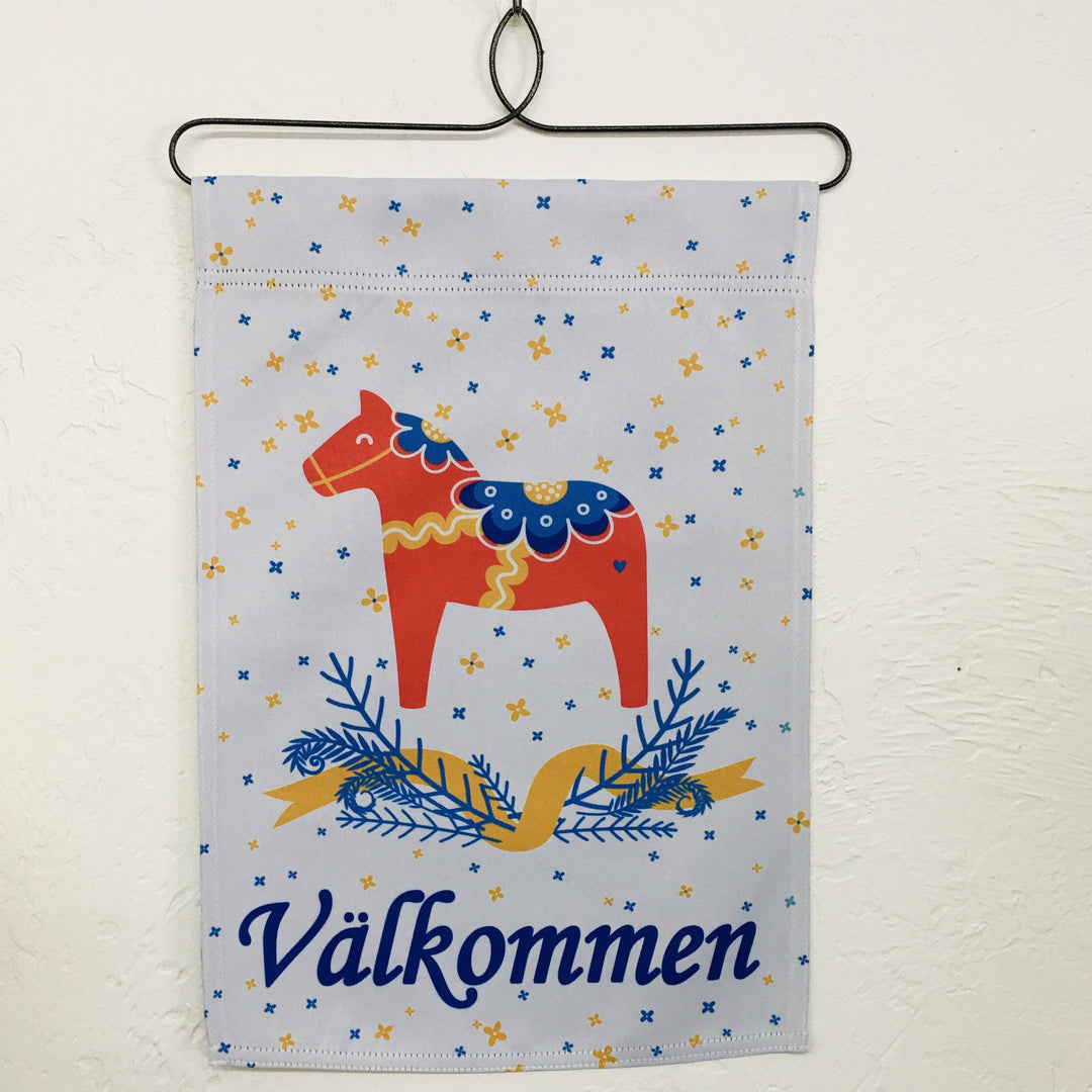 Välkommen Dala horse garden flag