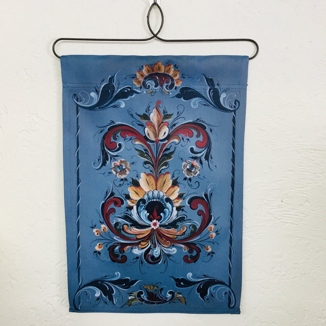 Lise Lorentzen Rosemaling garden flag