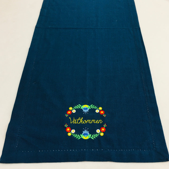 Välkommen Flowers Embroidered on Blue 36" Runner