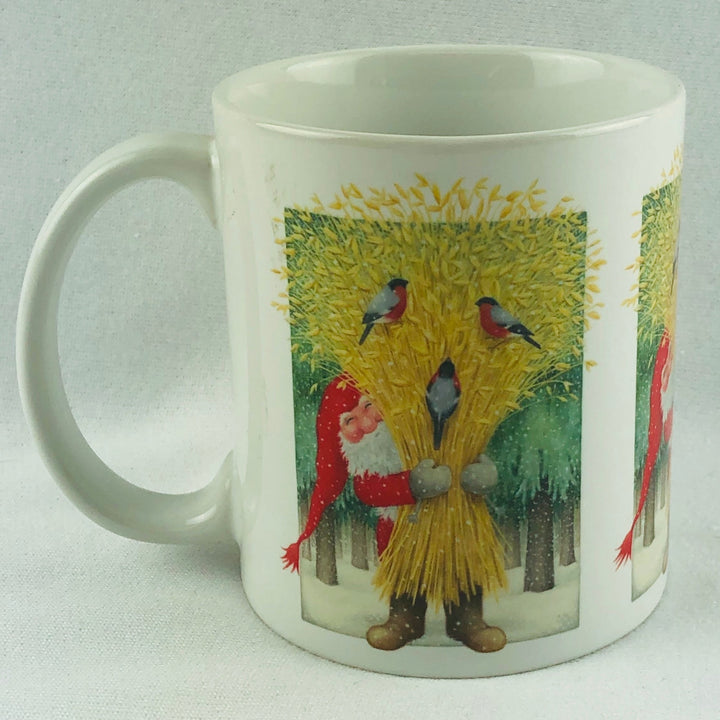 Eva Melhuish Tomte holding wheat coffee mug